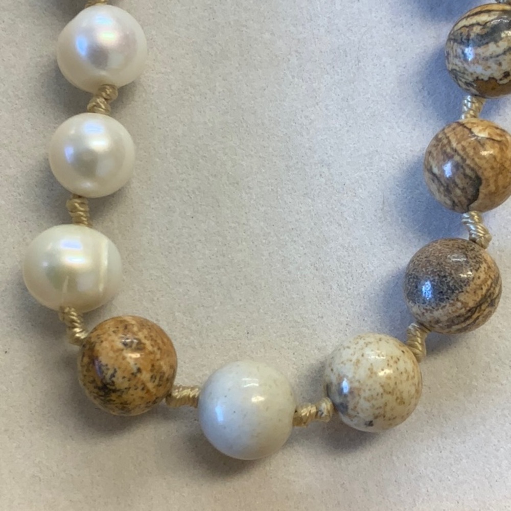 Beaded necklace and bracelet - Picture 4 of 5